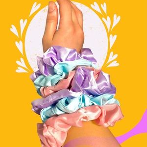 🎀 6 PACK HANDMADE SILK SCRUNCHIES WITH BOX